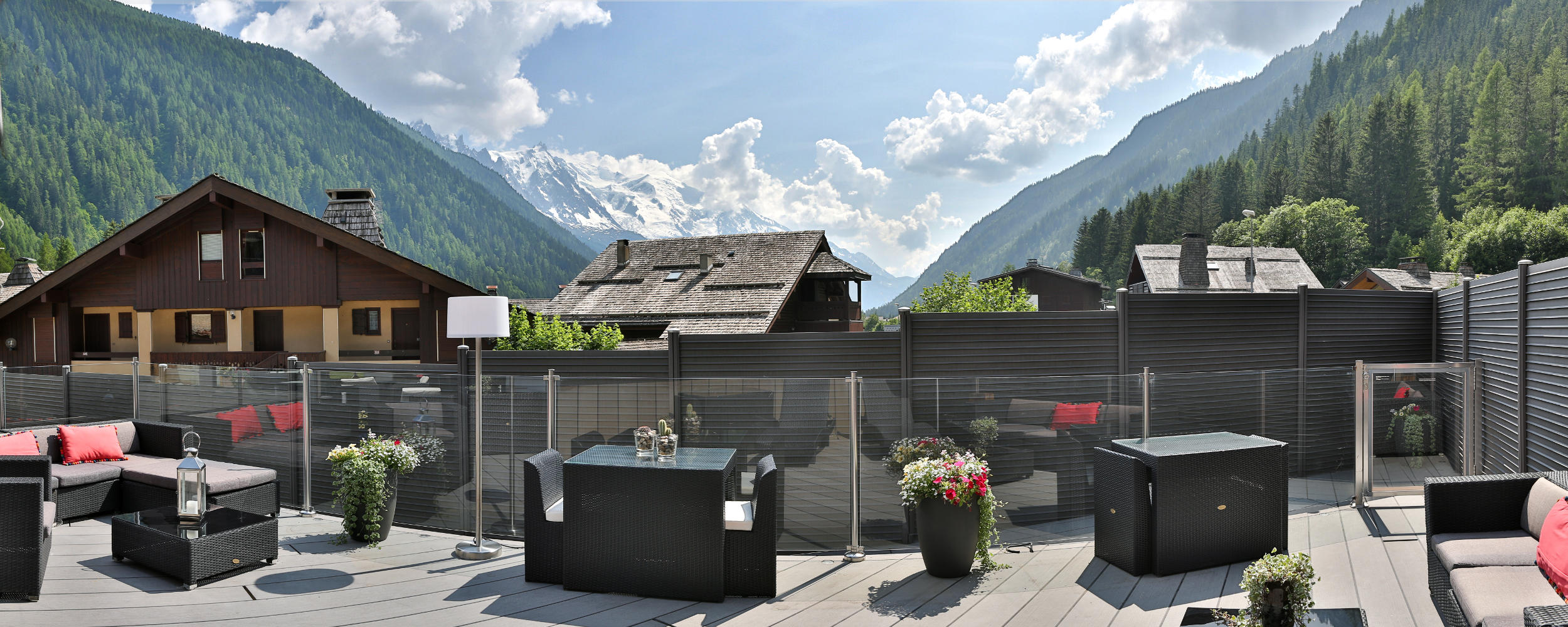 Hôtel Chamonix, Le Montana 4*,Chamonix Argentiere,terasse_vue_mbt_pano